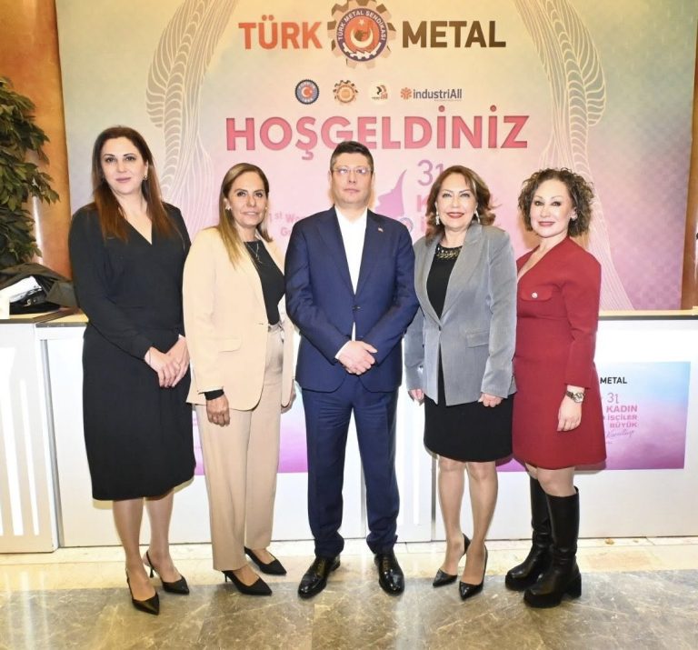 KAMU-İŞ ve BAY-SEN temsilcileri Türk Metal Sendikası’nın Dünya Emekçi Kadınlar Günü kapsamında düzenlediği 31. Kadın İşçiler Büyük Kurultayı’na da katıldı.